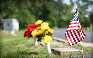 headstone-with-flag